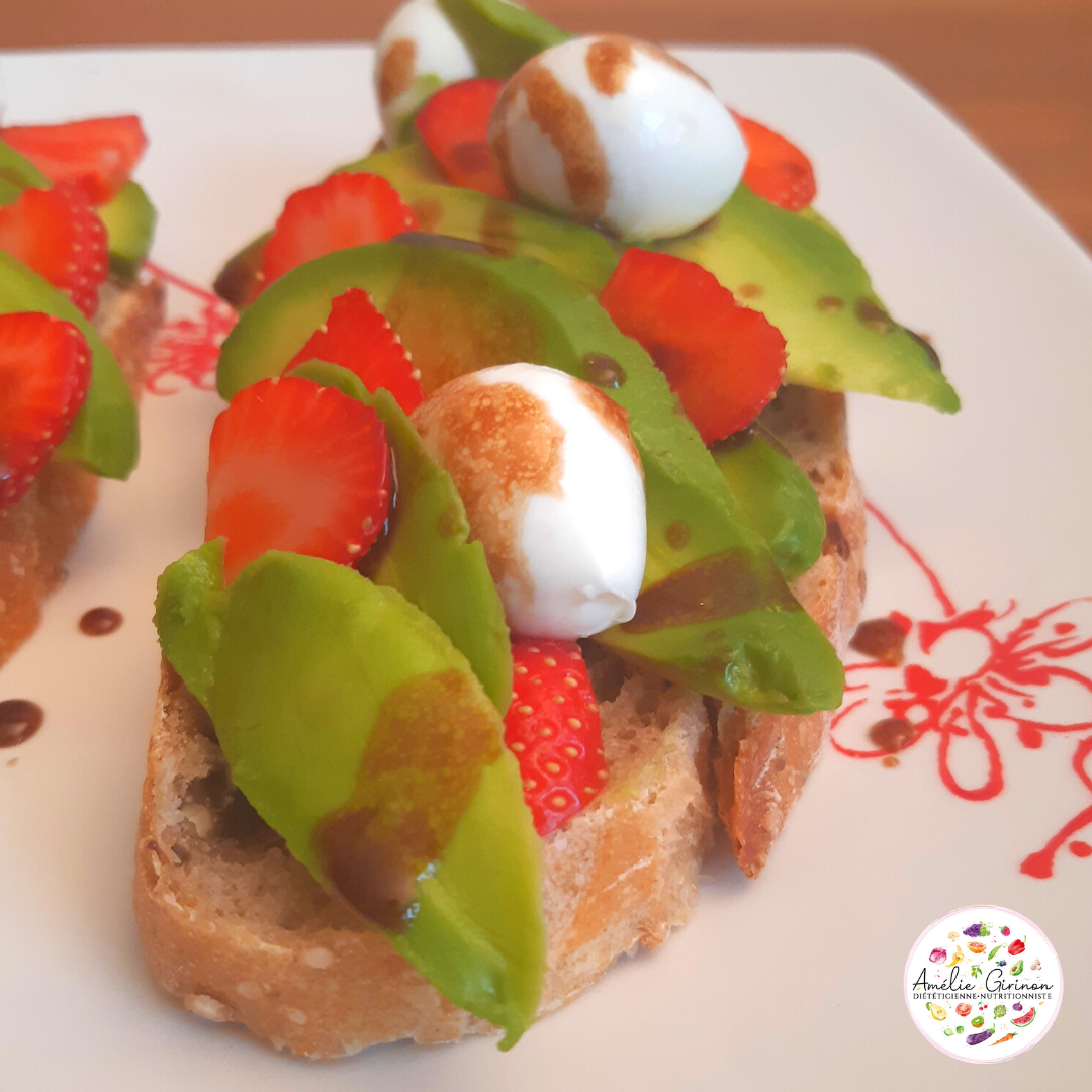 Tartine Avocat, Fraise et Mozzarella